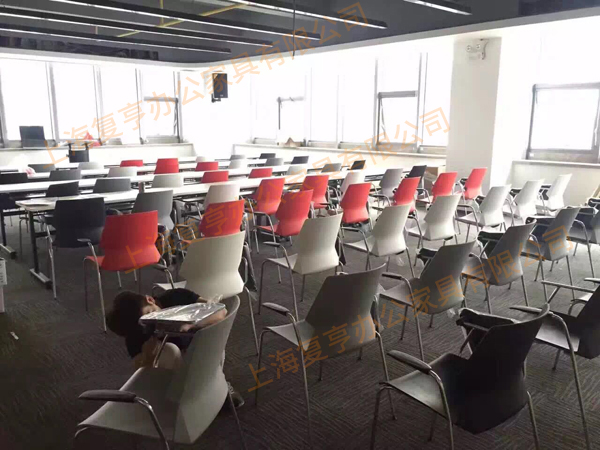 工程案例（培訓桌椅）